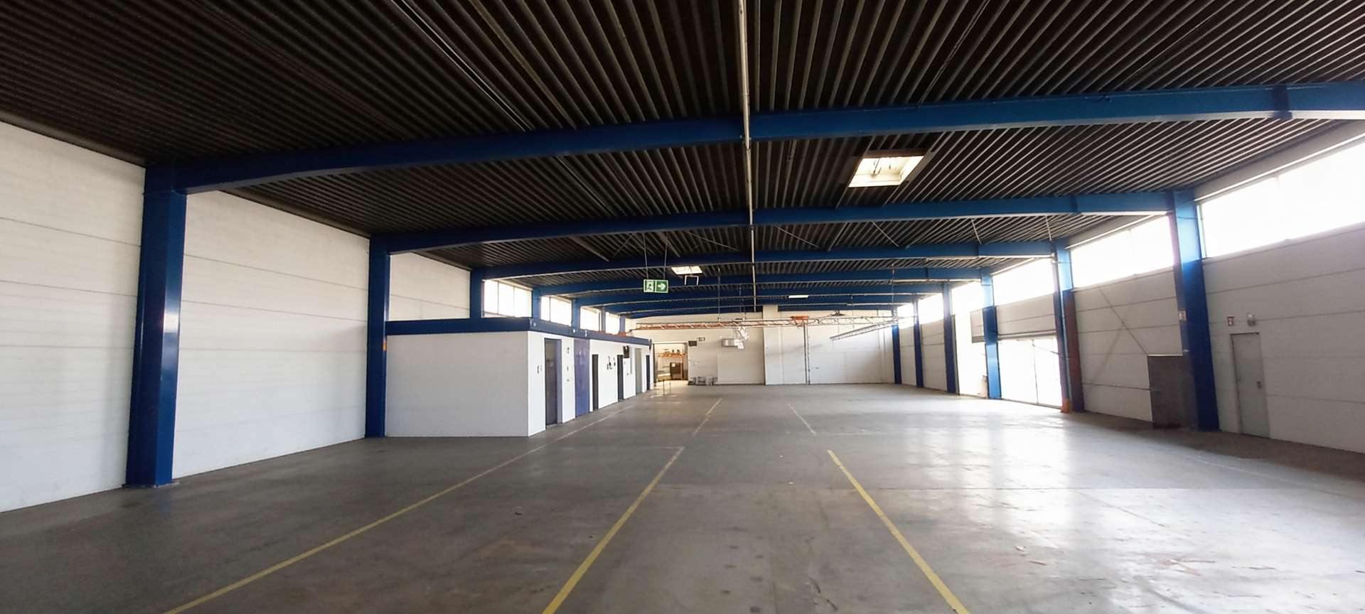Sofort verfügbar --- Hallenfläche zu vermieten