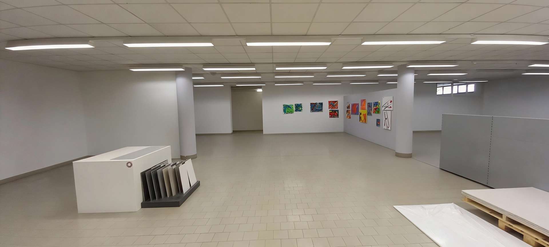Verkaufs-, Laden-, Fachmarktfläche an Ausfallstraße in Kassel zu vermieten