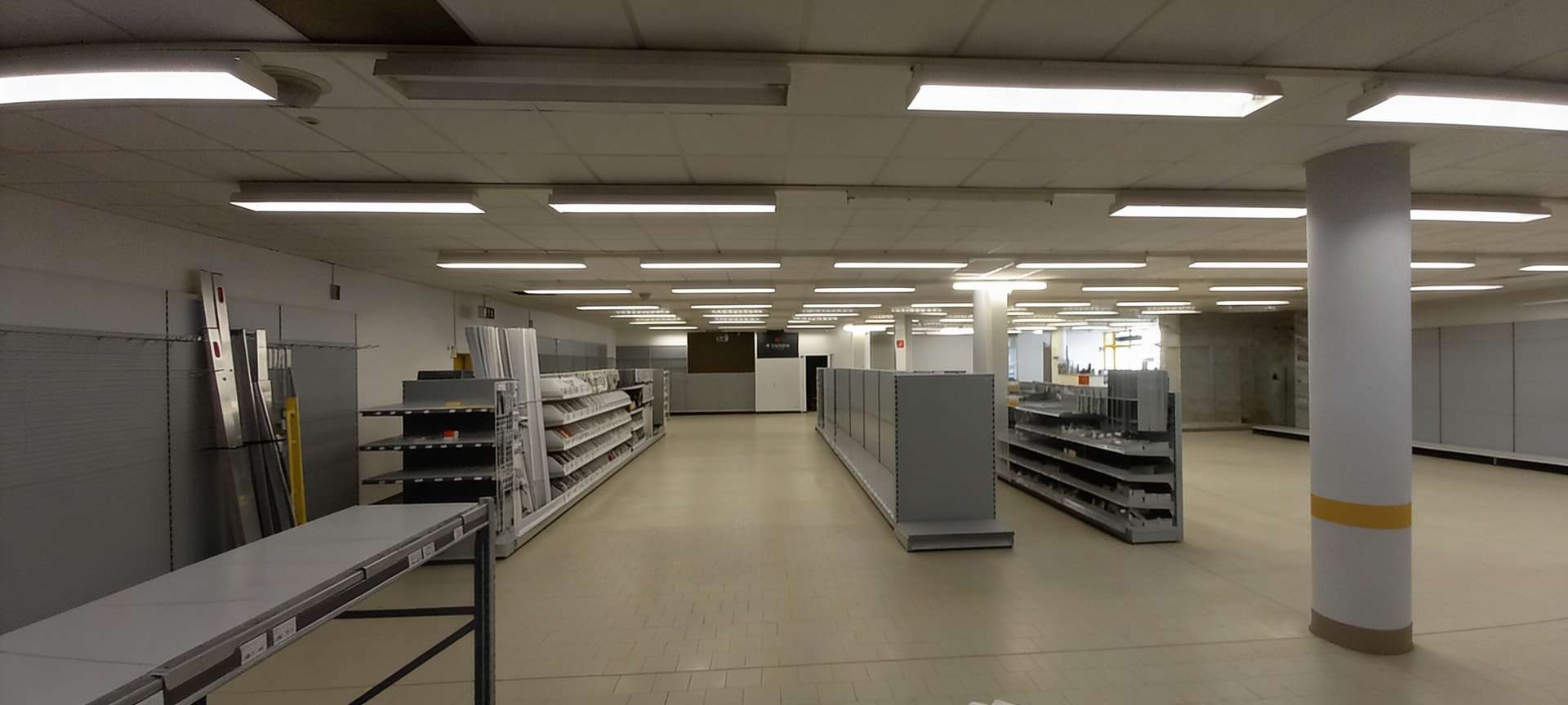Verkaufs-, Laden-, Fachmarktfläche an Ausfallstraße in Kassel zu vermieten