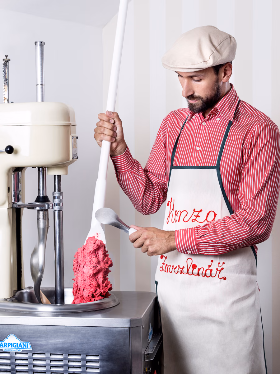 Brand portrét Jana Hochsteigera při výrobě zmrzliny, Crème de la Crème, Studio Light