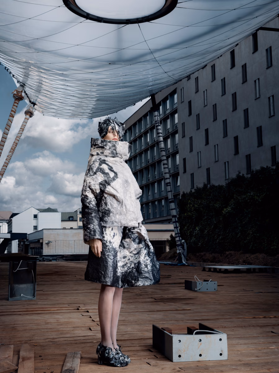 Reklamní fotografie modelu StainSoulSeal z výstavy Doteky, Liběna Rochová, Studio Light
