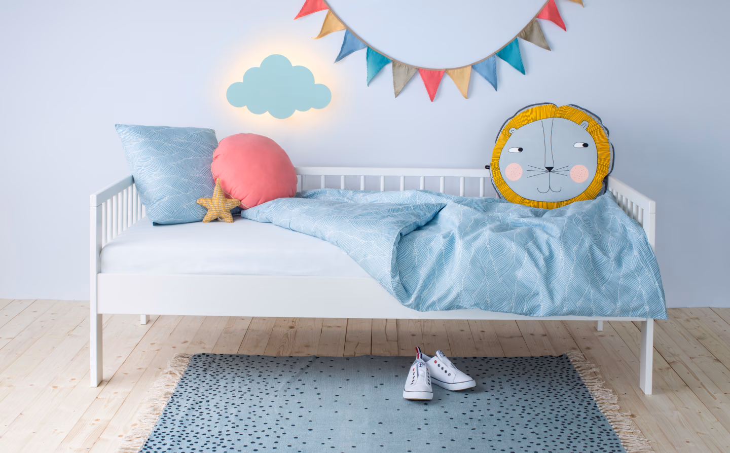 Produktová image fotografie dětského povlečení a designových doplňků Simply Kids v dětském pokoji, Studio Light