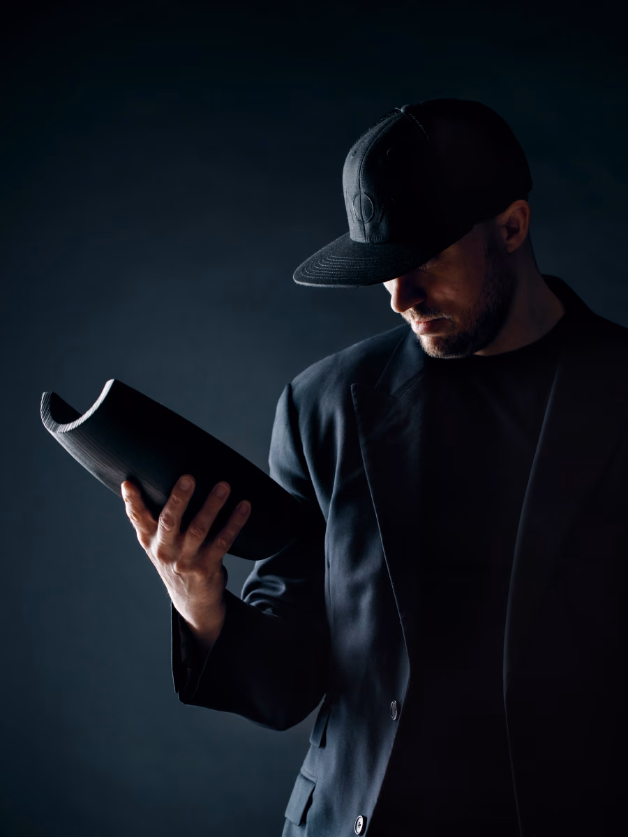 Bran portrét muže z Anonymia s miskou, Studio Light
