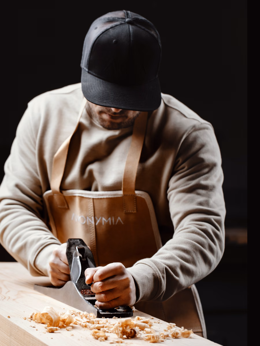 Brand fotografie ručního opracování dřeva v dílně Anonymia, Studio Light