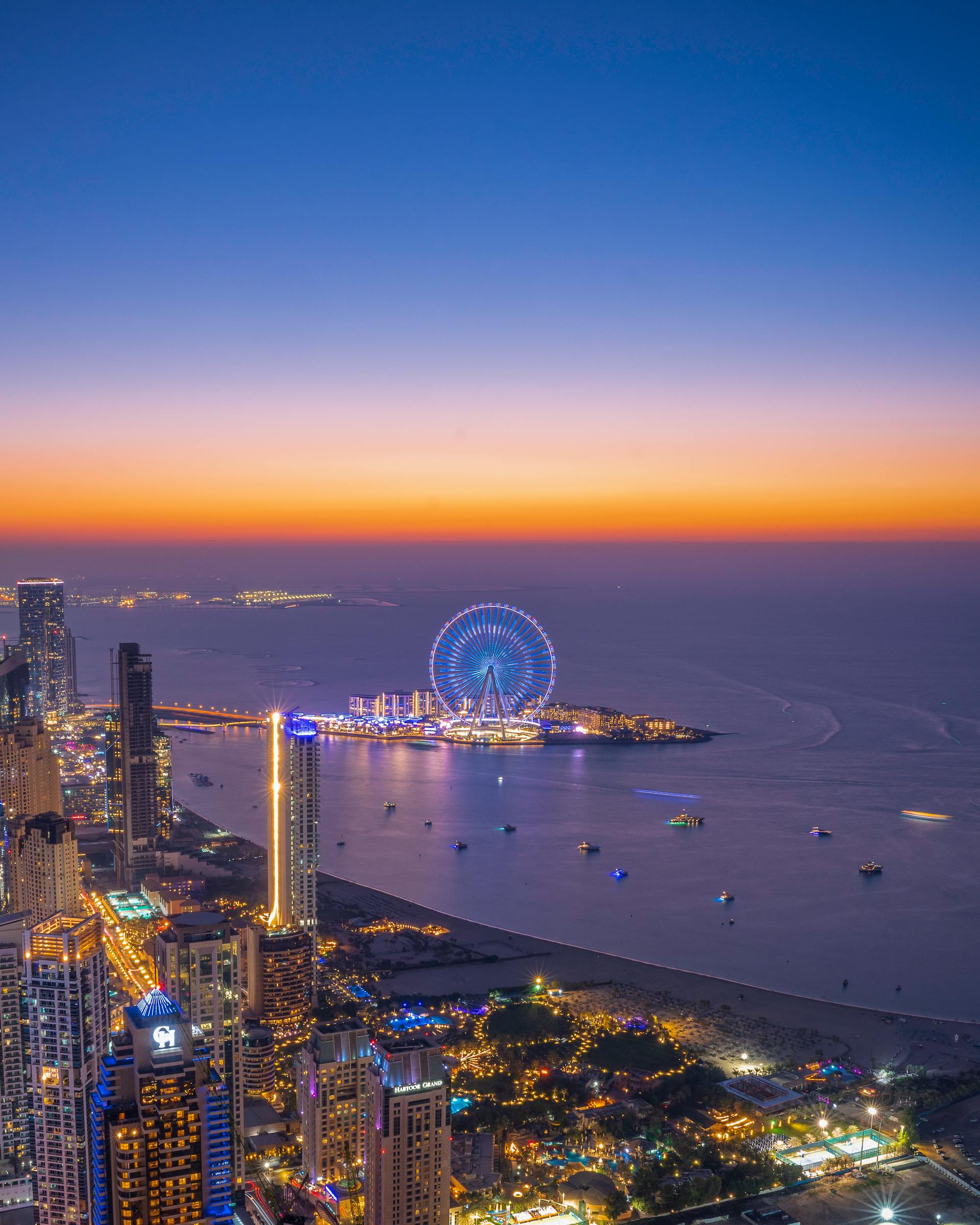 [background image] image of aerial view over popular travel destination 1