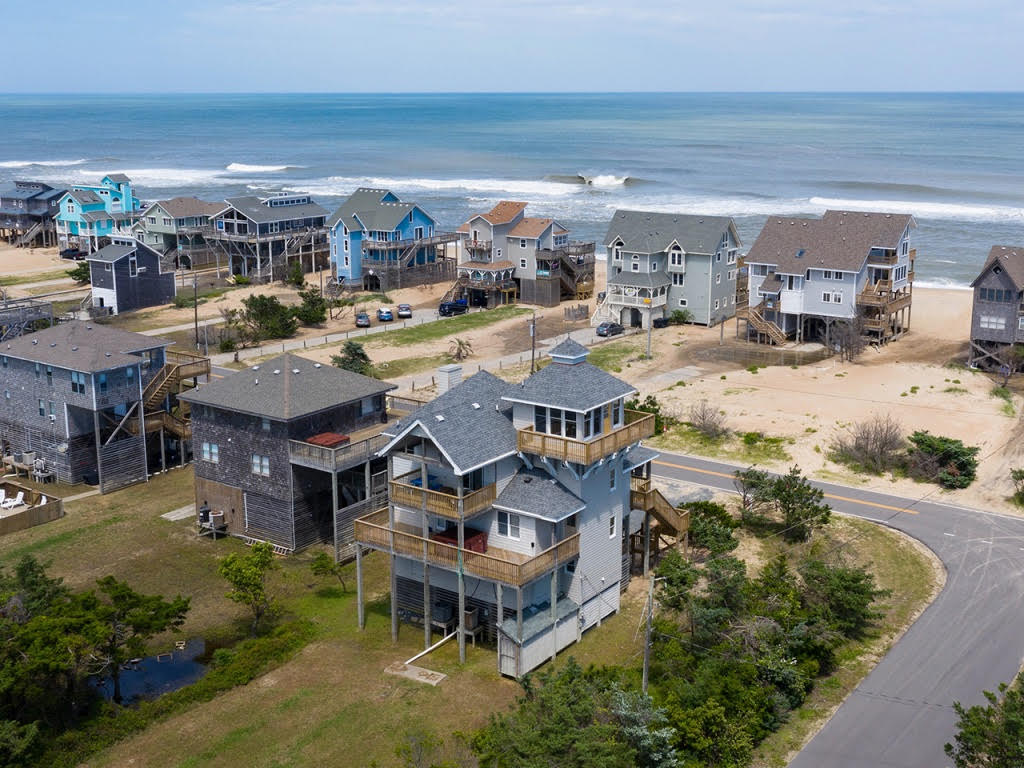 Vacation homes near the ocean on the Outer Banks of North Carolina