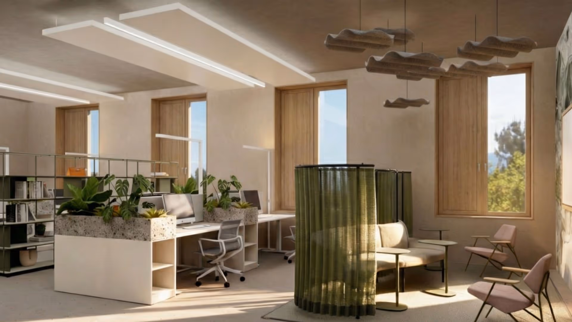 Modern Büro mit Schreibtischen, Pflanzen, Sitzbereich mit Vorhang und großen Fenstern mit Blick auf Bäume.