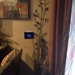 Five-star rating icon showing iotty's 4.8 average customer rating