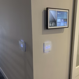 Five-star rating icon showing iotty's 4.8 average customer rating