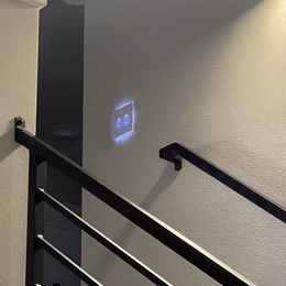 Five-star rating icon showing iotty's 4.8 average customer rating