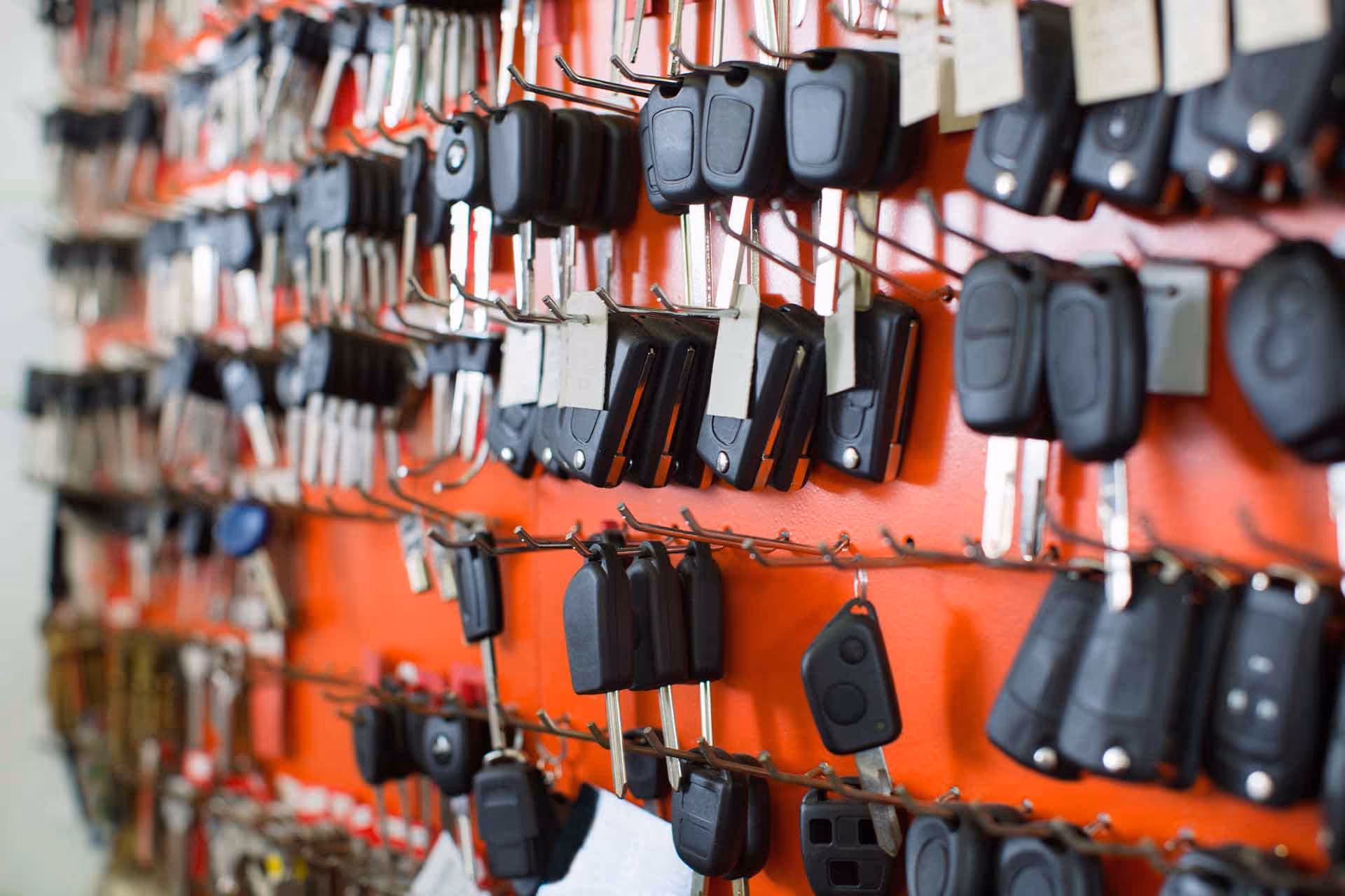 Car remote keys available for lost car key replacement service in Dubai