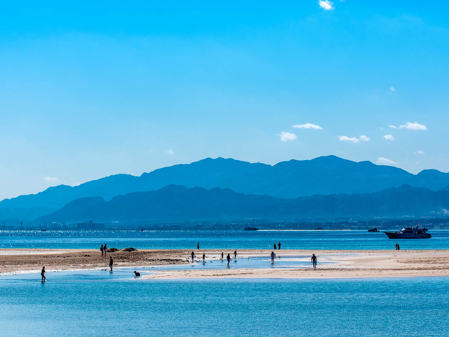 Traumhafte Küste von Somabay, Ägypten: Ein Ort für exklusive Retreats, um durch Atemarbeit und die Relaqua-Methode tiefe Regeneration, Inspiration und neue Kraft am Meer zu finden.