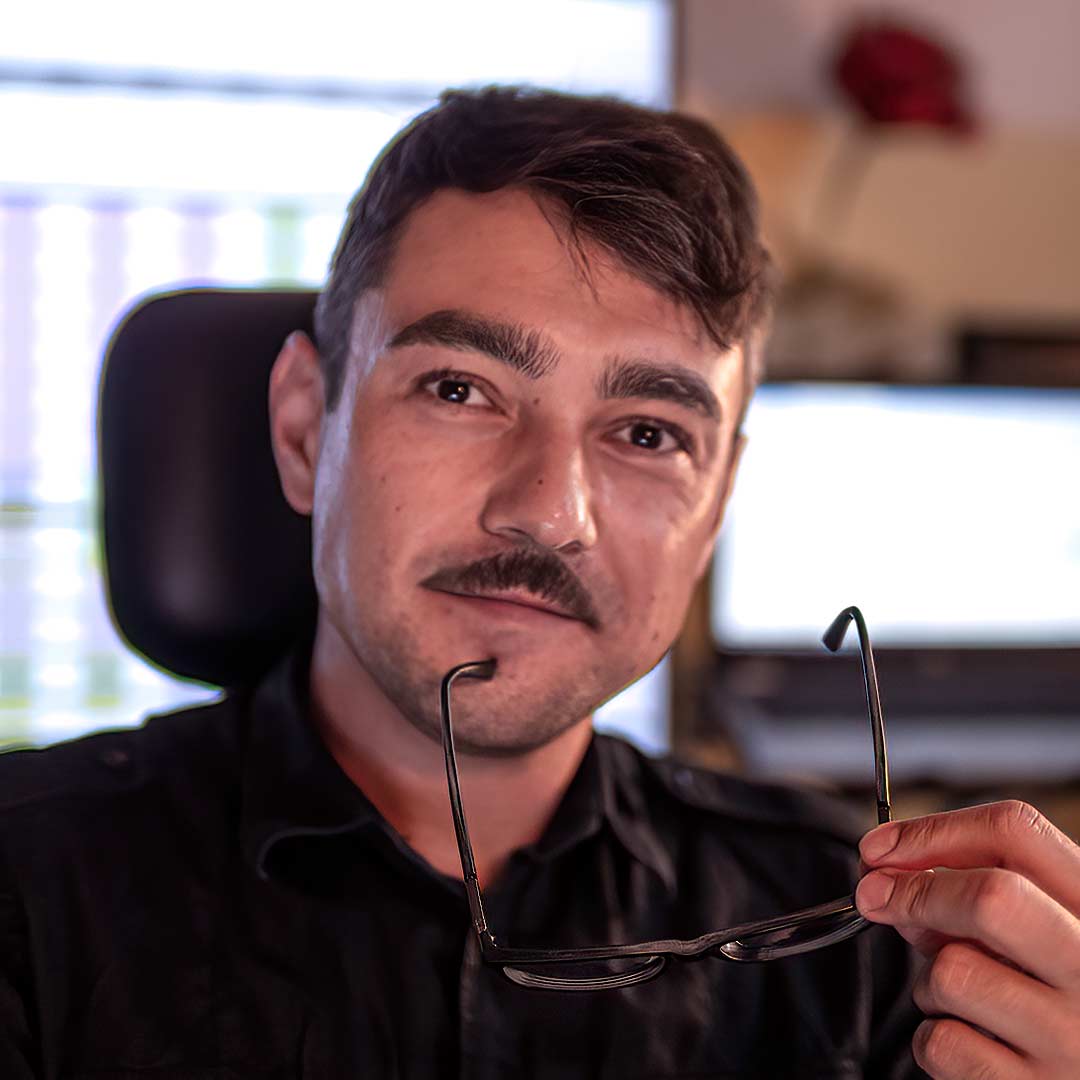 Porträt von Alexander Neubert von Creative Resources Neubert, Experte für mentale Stärke. Das Bild strahlt Gelassenheit und Klarheit aus – zentrale Werte seines Trainings, um Klienten zurück ans Steuer ihres Lebens zu bringen.