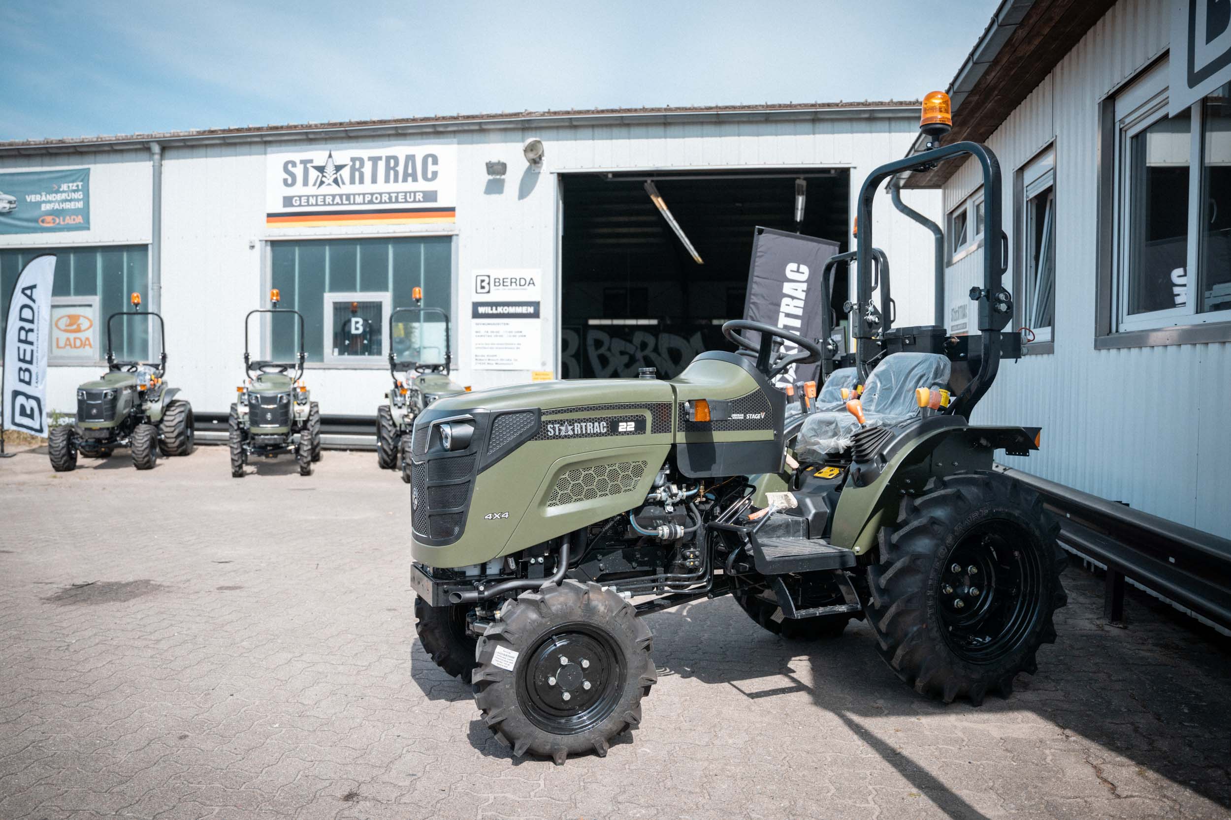 BERDA Team im Gespräch am Messestand der Agritechnica 2025