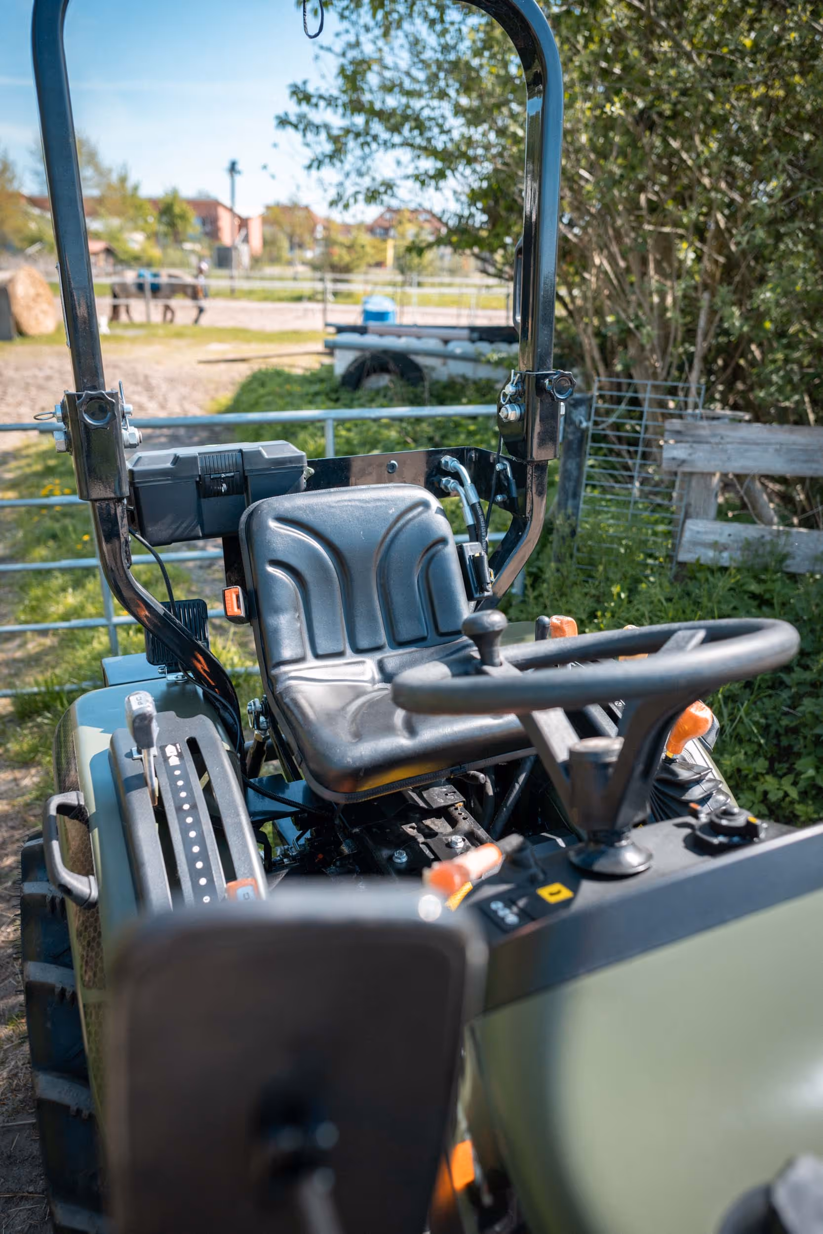 STARTRAC 26S - Frontansicht mit Frontlader