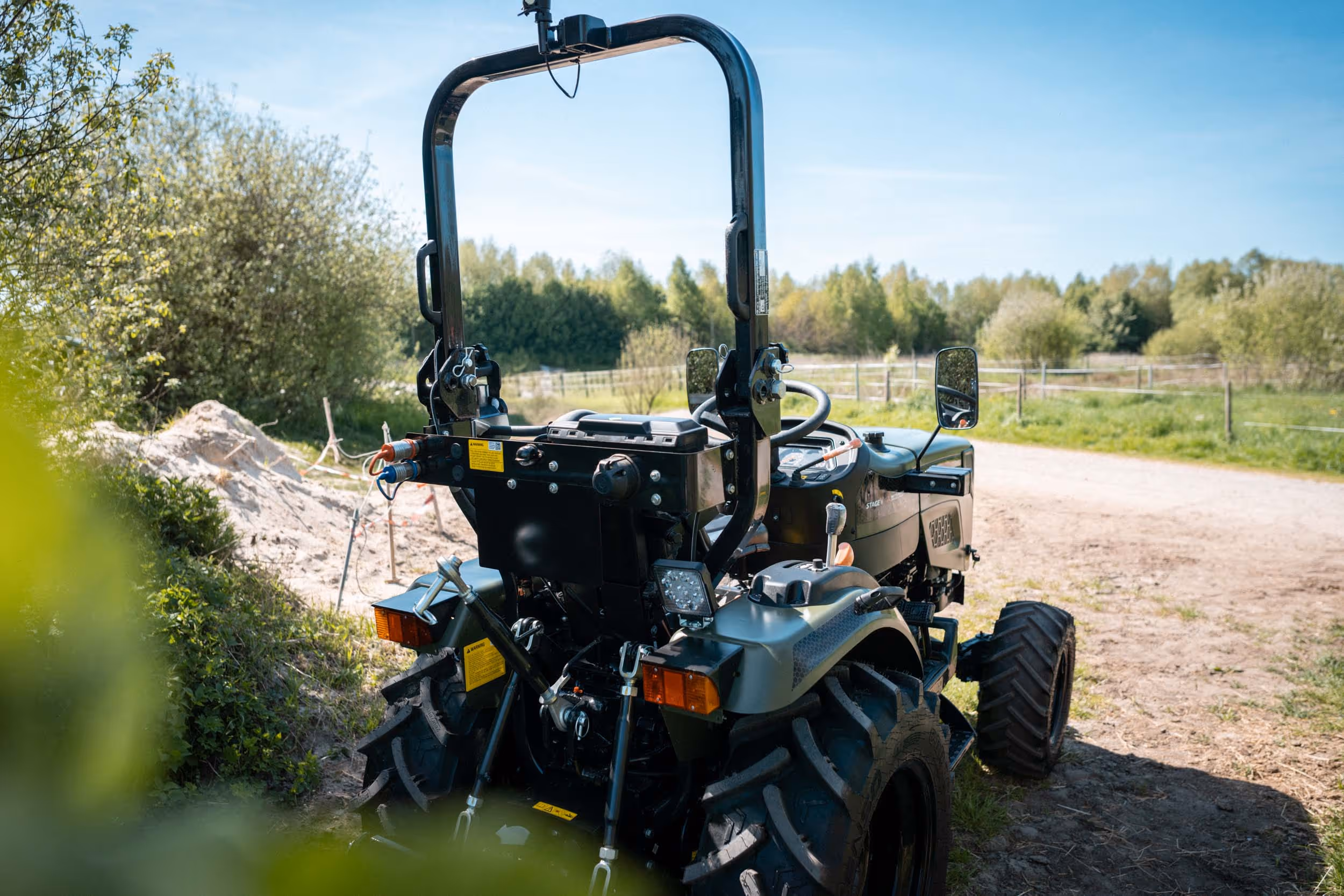 STARTRAC mit Industriebereifung auf befestigtem Untergrund