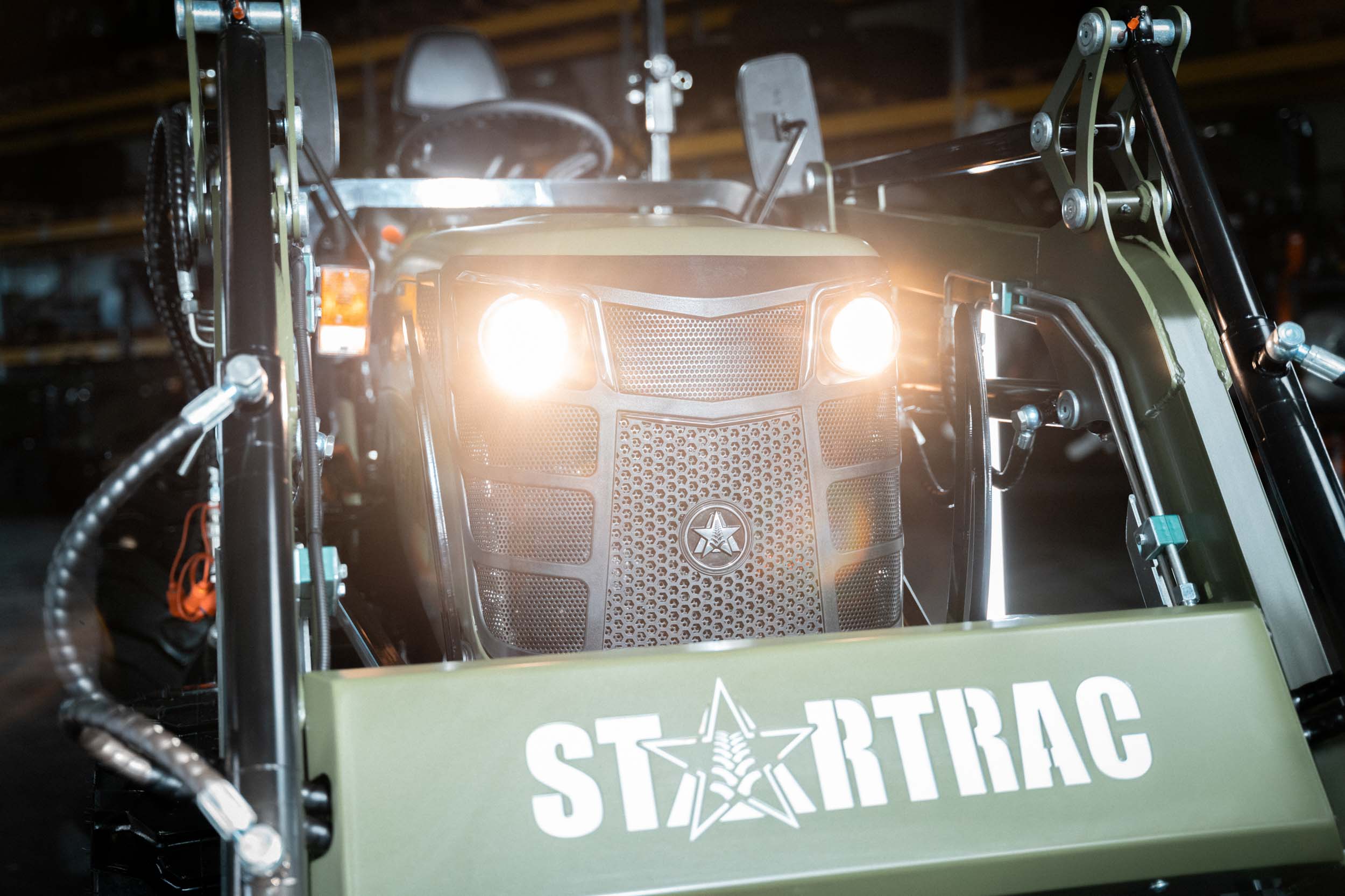 STARTRAC 22 mit Frontlader im Detail
