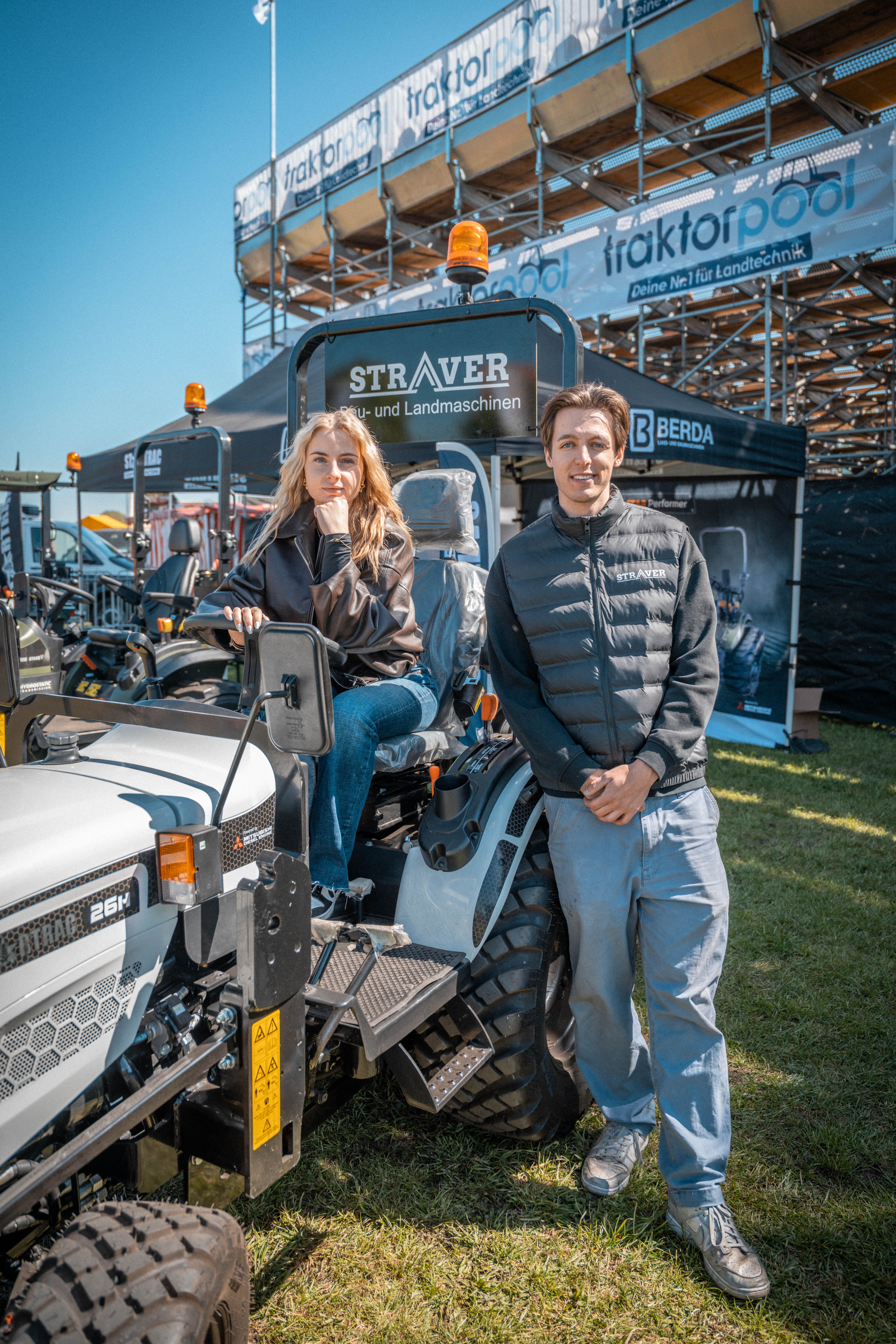 STARTRAC Kleintraktor von vorn auf dem Tractor-Pulling-Gelände in Füchtorf