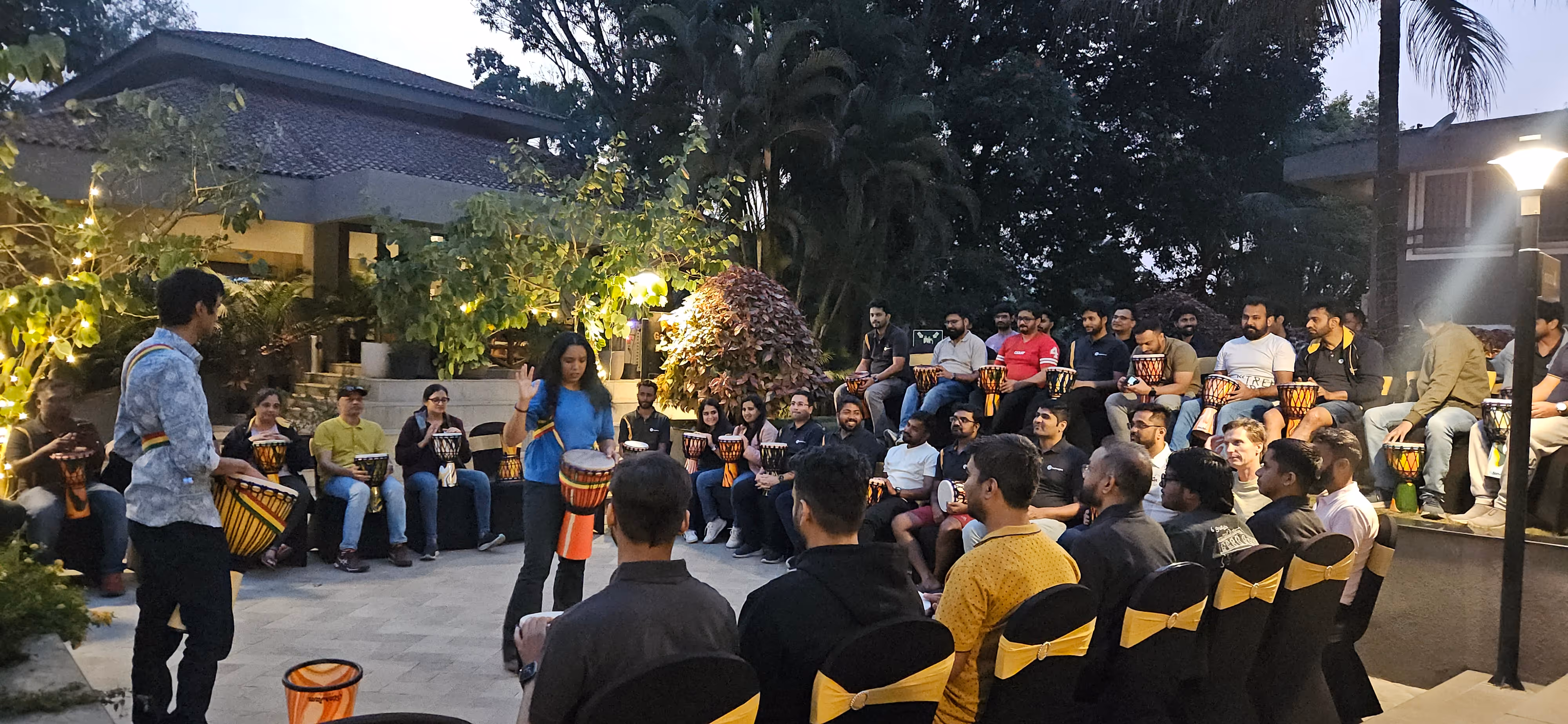 office-activity-group-picture-section-2