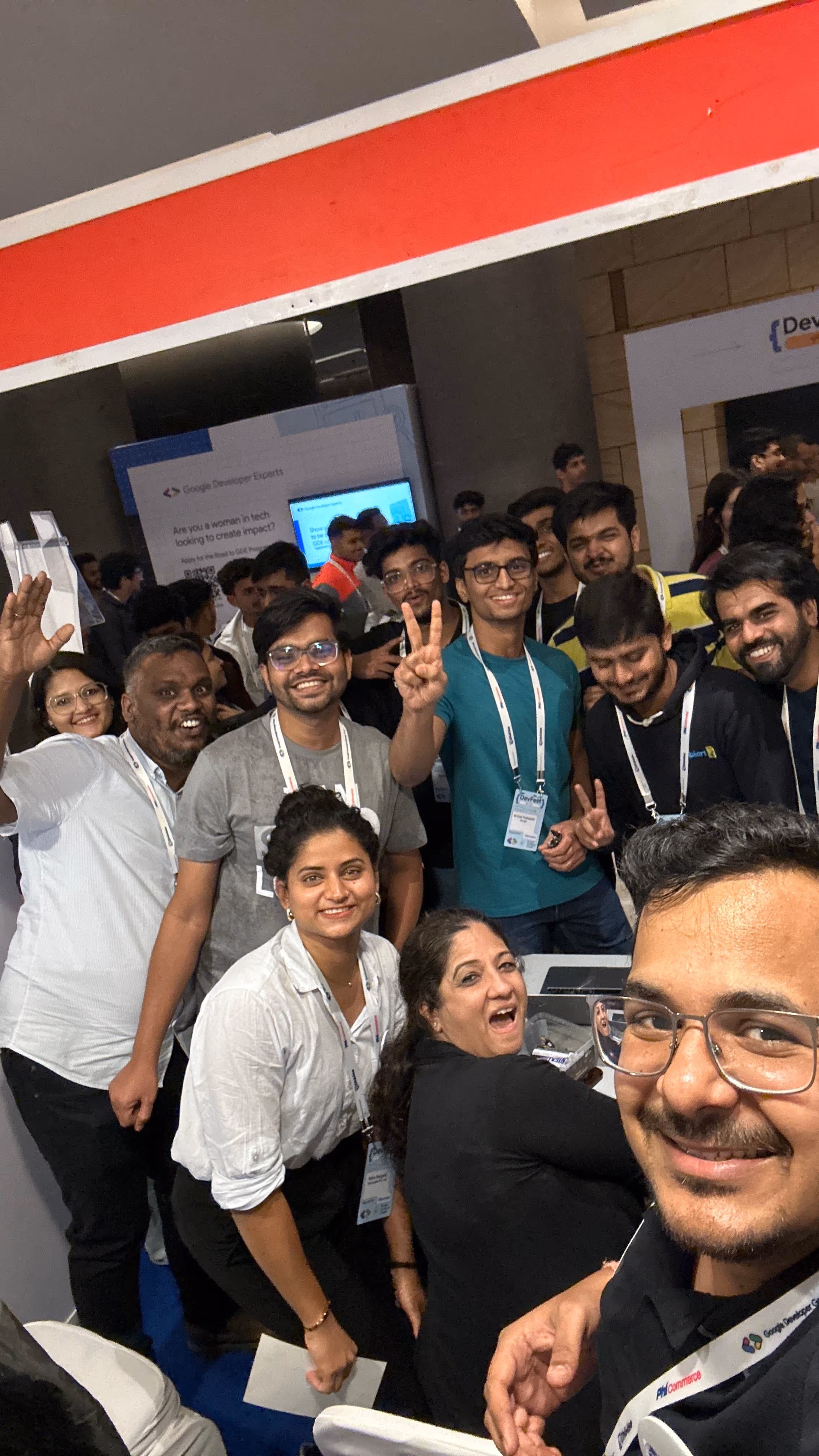 office-activity-group-picture