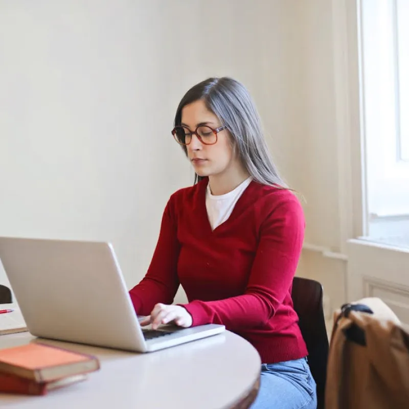 license page image pexels