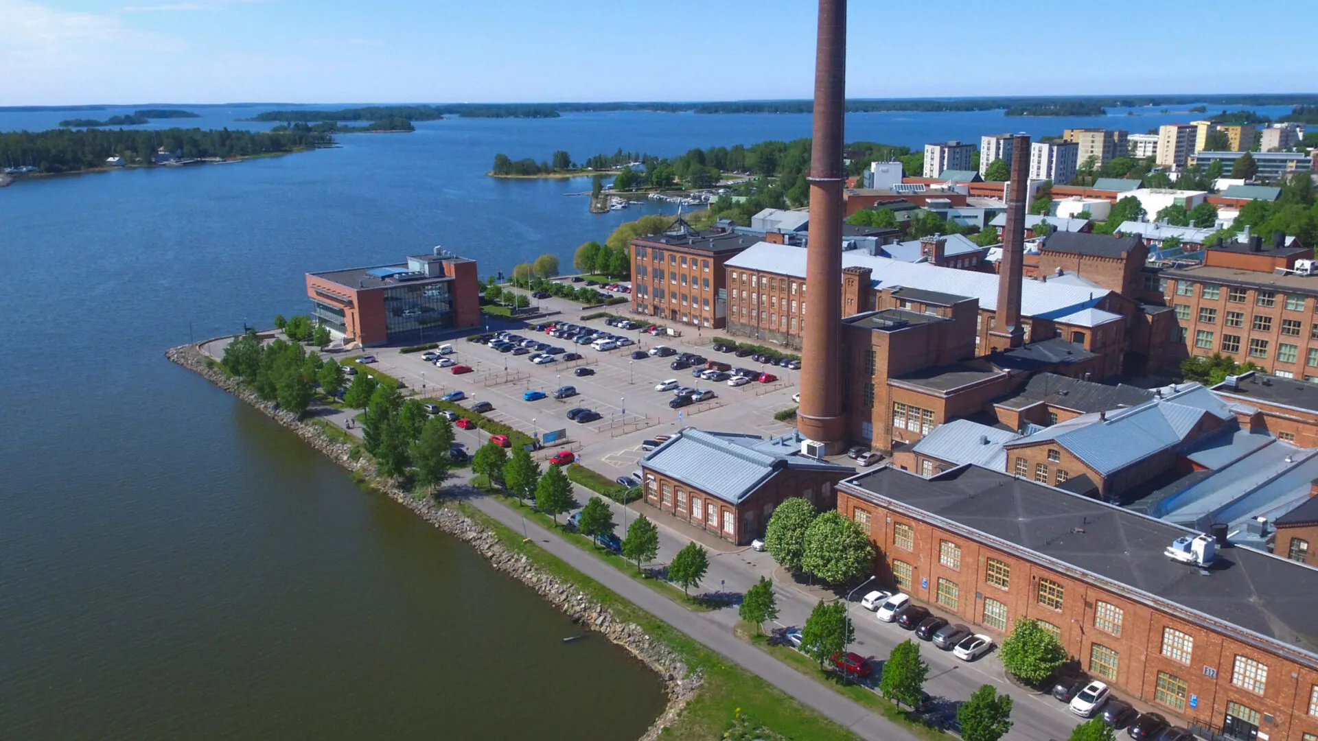 "Korttelihuollon kanssa yhteistyö kiinteistön ulkoaluehoitajana on kulkenut sujuvasti ja omasta puolestani voin suositella heitä"