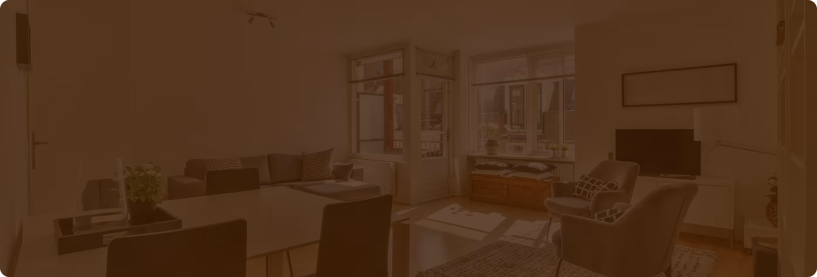 Photo d'un salon couvert d'un filtre rouge opaque