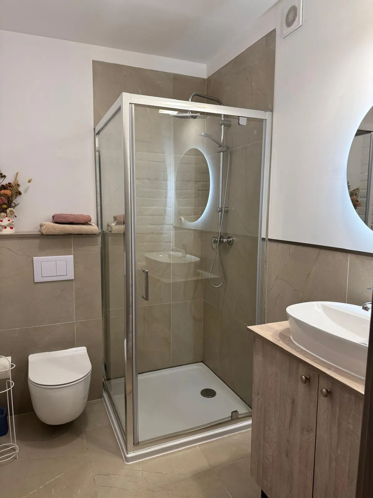 Toaleta w pokoju dwuosobowym