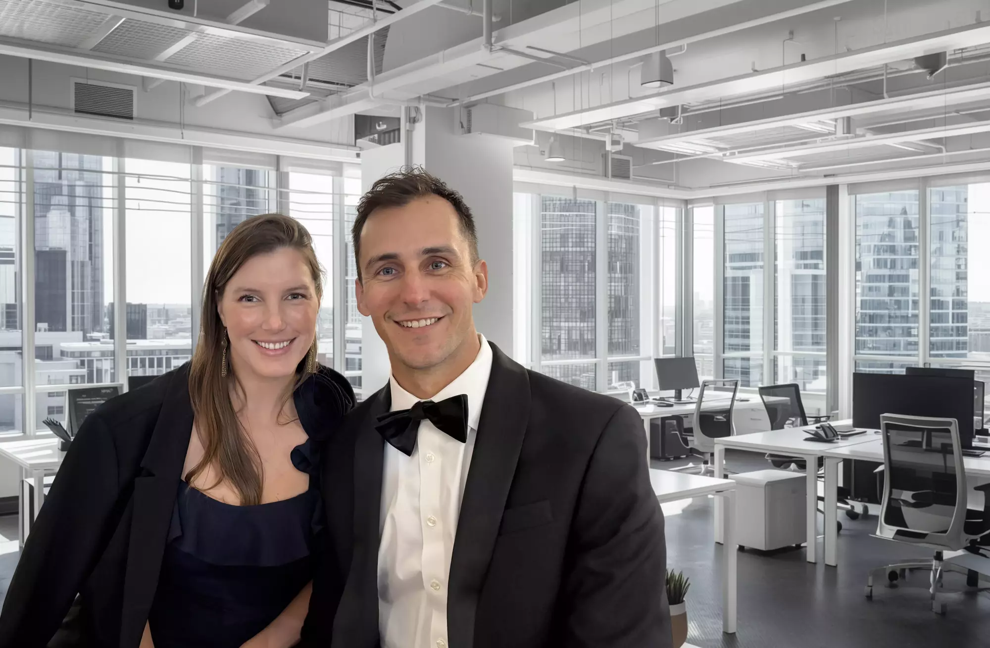 Couple dans des bureaux open space Montréalais