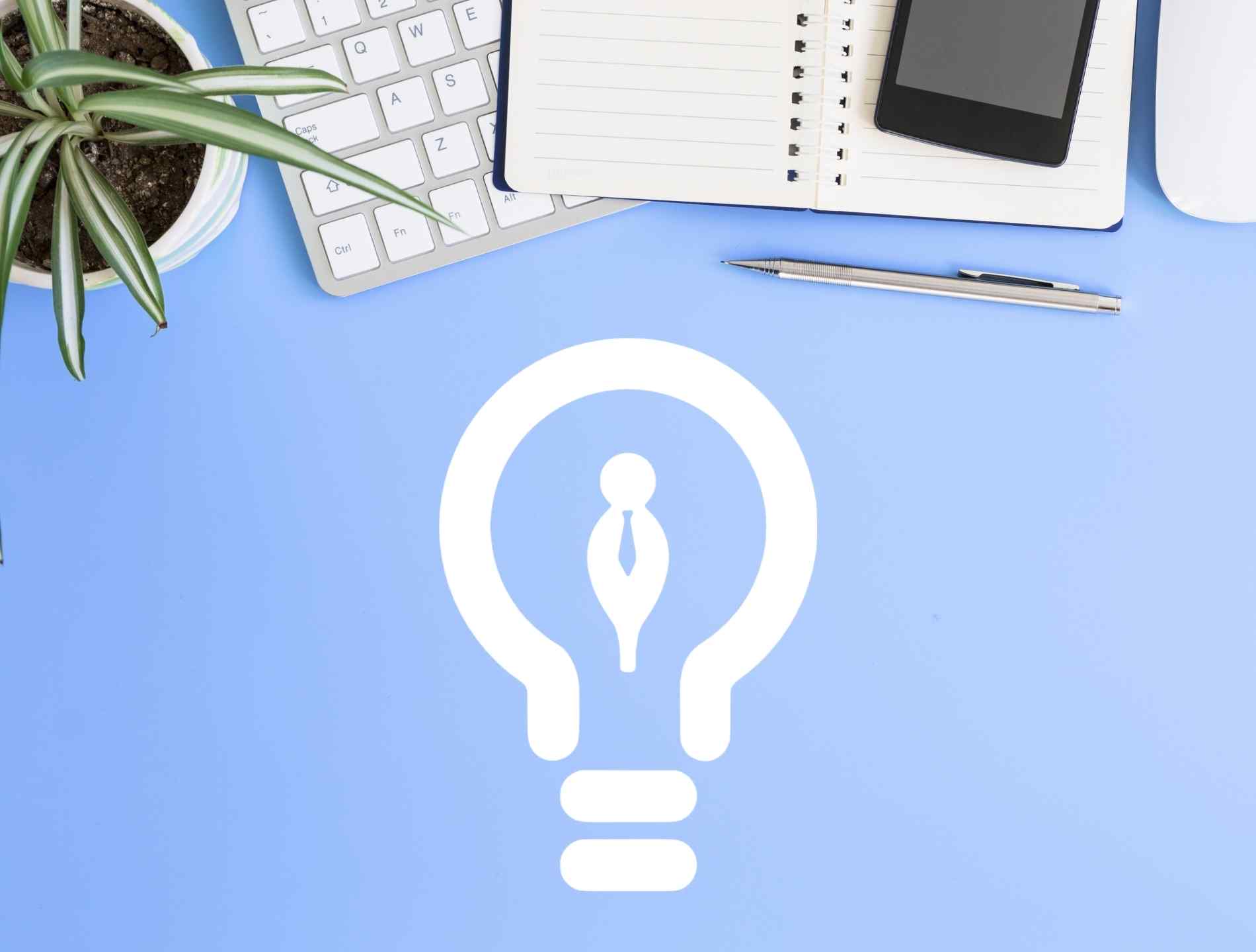 carnet, ordinateur, logo CB Smart Recruit, fond bleu