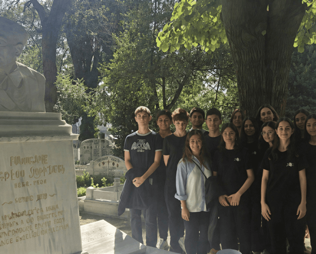 Haycar’ın girişimiyle, Bağlarbaşı Mezarlığı’nda Balyan ailesinin üyeleri anması.