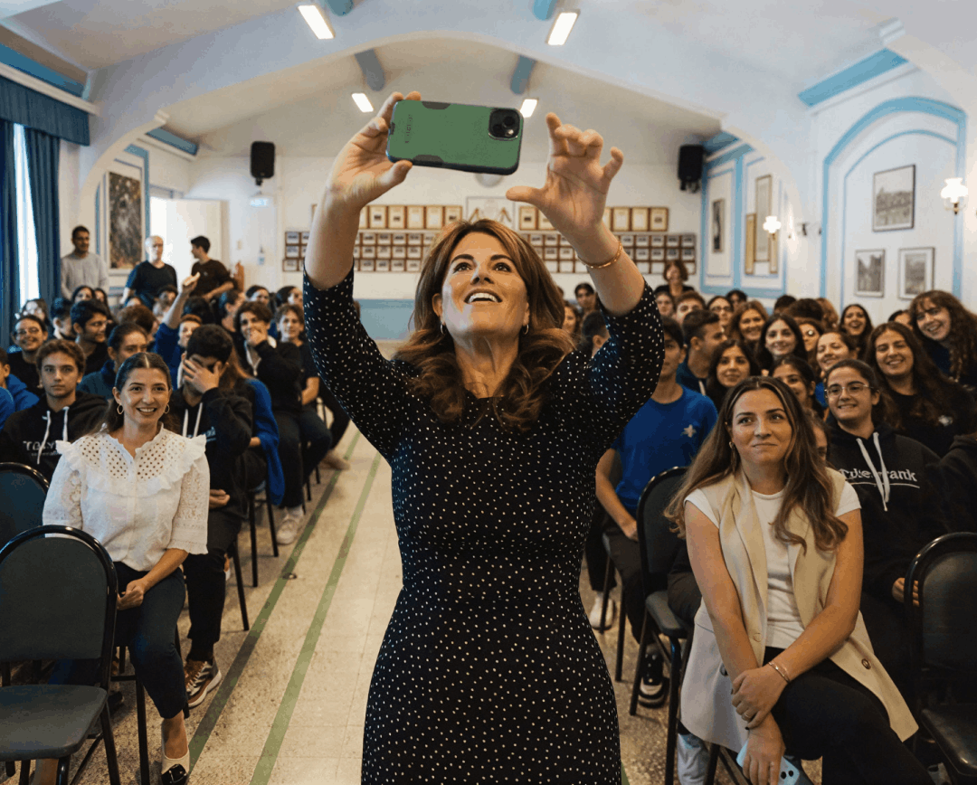 Monica Lewinsky’nin Okulumuzu Ziyareti