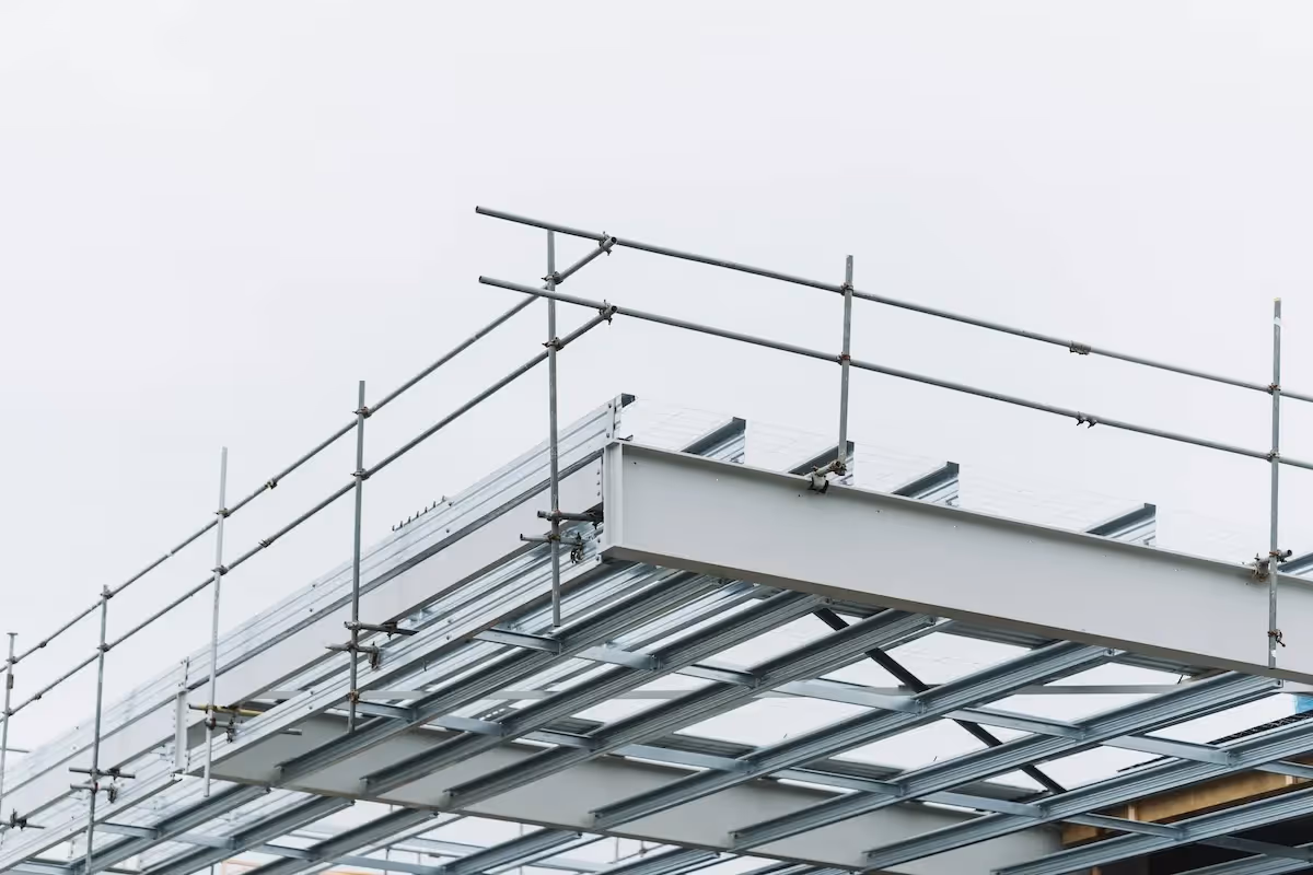 Structural Steel vs Roll-Form Steel: Which Is Better for Commercial Buildings?
