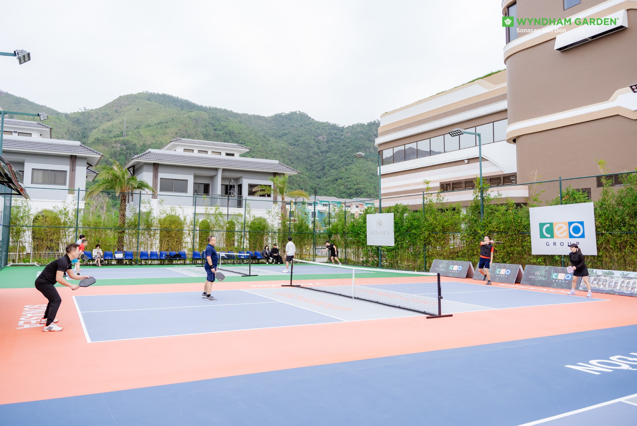Wyndham-Garden-Sonasea-Van-Don-Vietnam-3-Quang-Ninh-court1.jpg