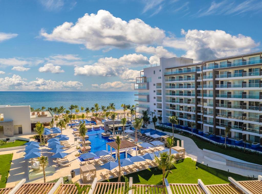 Royalton-Splash-Riviera-Cancun,-An-Autograph-Collection-All-Inclusive-Resort-Mexico-1-Cancún-property1.jpg