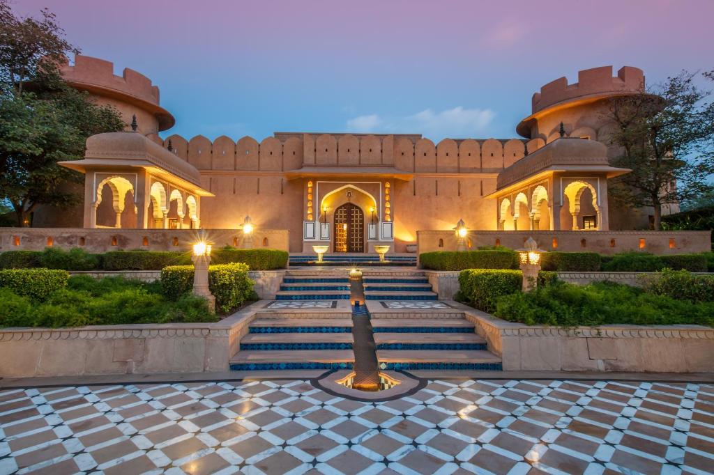 The-Oberoi-Rajvilas-Jaipur-India-3-Rajasthan-property2.jpg