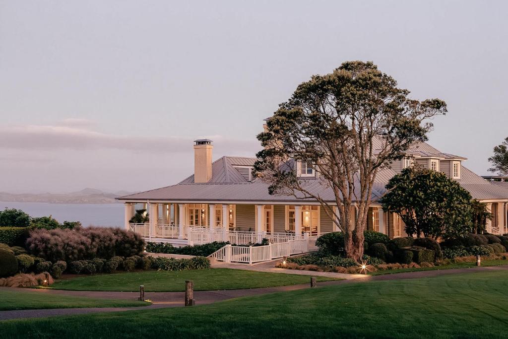 Rosewood-Kauri-Cliffs-New-Zealand-2-Matauri-Bay-property1.jpg
