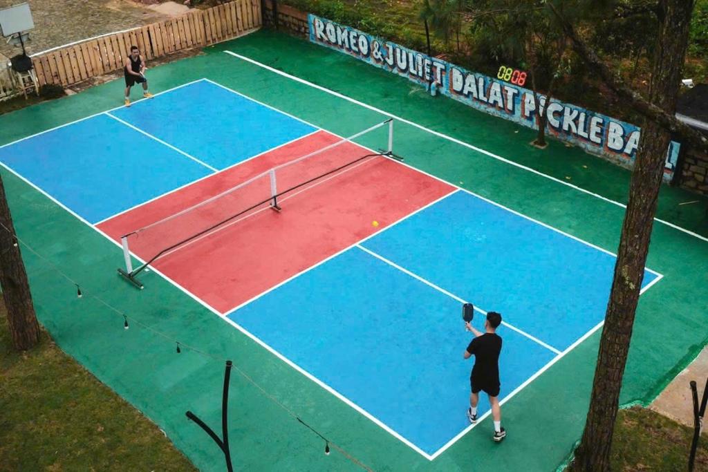 Romeo-Juliet's-Tuyen-Lam-Lake,-Dalat-Vietnam-1-Lam-Dong-court1.jpg