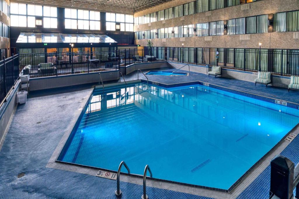 Sandman-Hotel-Penticton-Canada-1-Penticton-property2.jpg