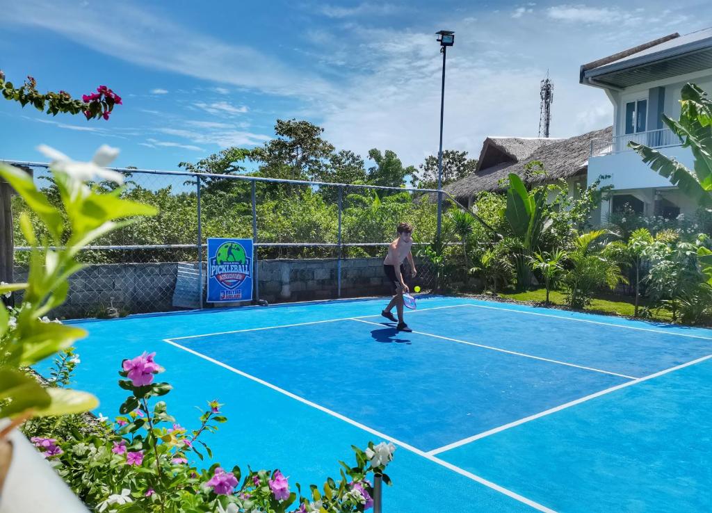 Beyond-Island-Philippines-1-Central-Visayas-court1.jpg