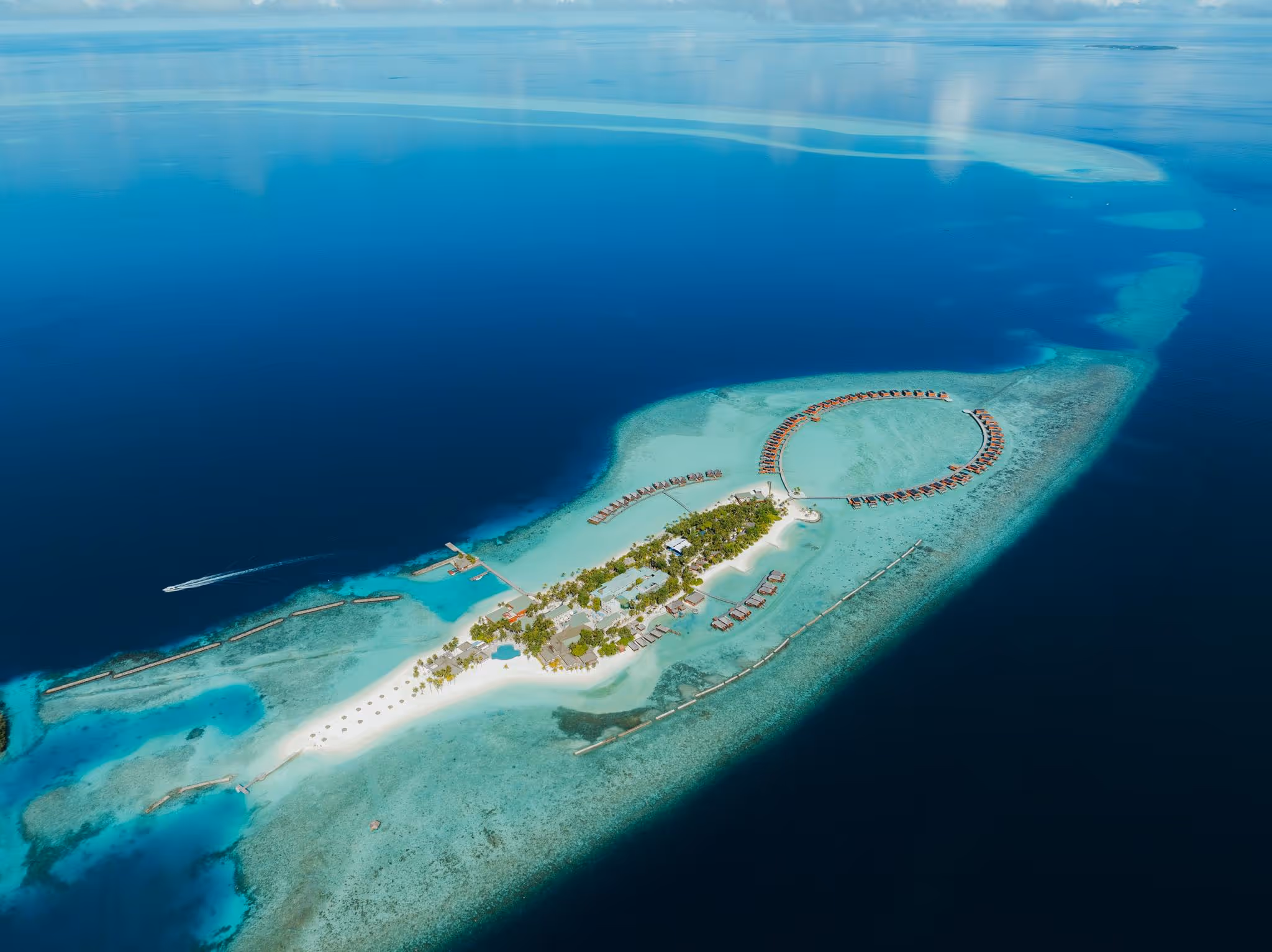 veligandu-maldives-resort-island-maldives-1-padel-courts-north-ari-atoll-property1.jpg
