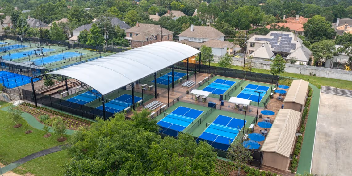 The-Houstonian-Hotel-Club-Spa-USA-8-Houston-court2.jpg