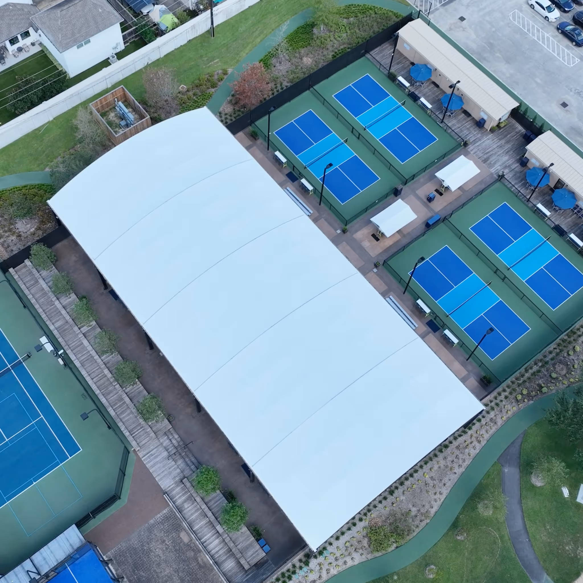 The-Houstonian-Hotel-Club-Spa-USA-8-Houston-court1.jpg