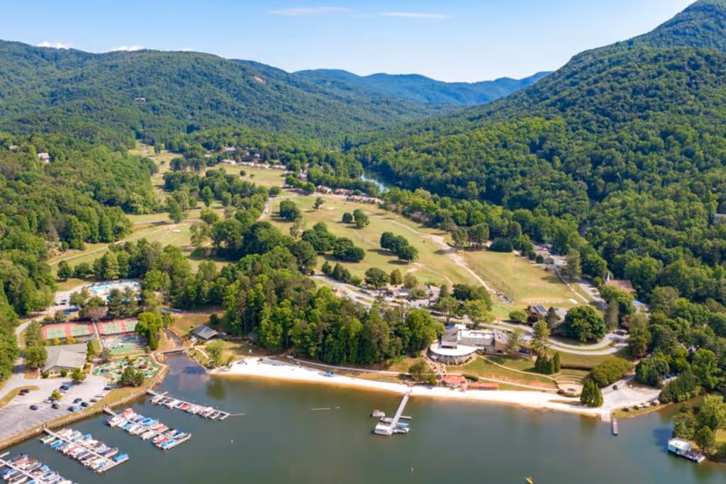 Rumbling-Bald-Resort-USA-4-Lake-Lure-property1.jpg