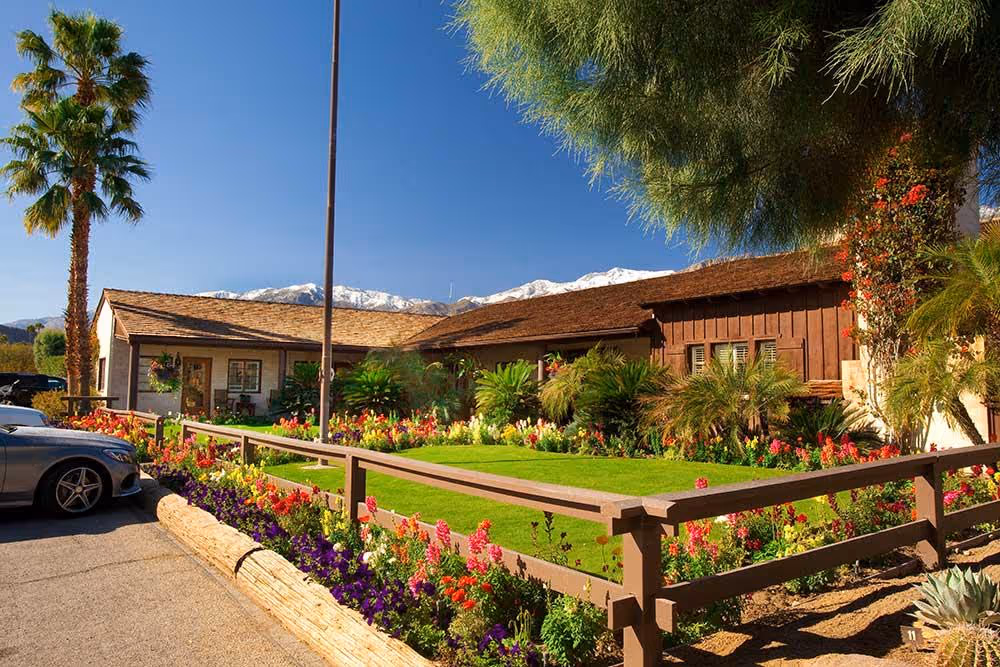 Smoke-Tree-Ranch-USA-4-Palm-Springs-property1.jpg