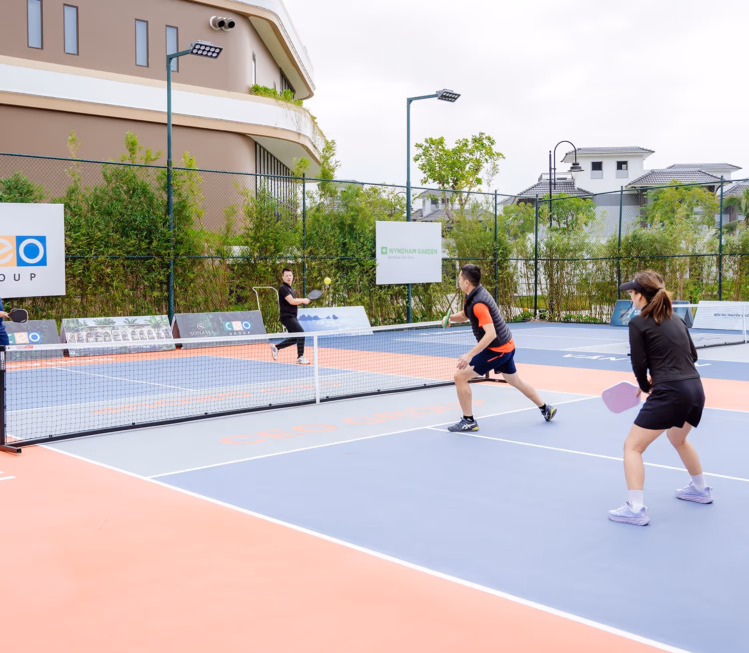Wyndham-Garden-Sonasea-Van-Don-Vietnam-3-Quang-Ninh-court2.jpg