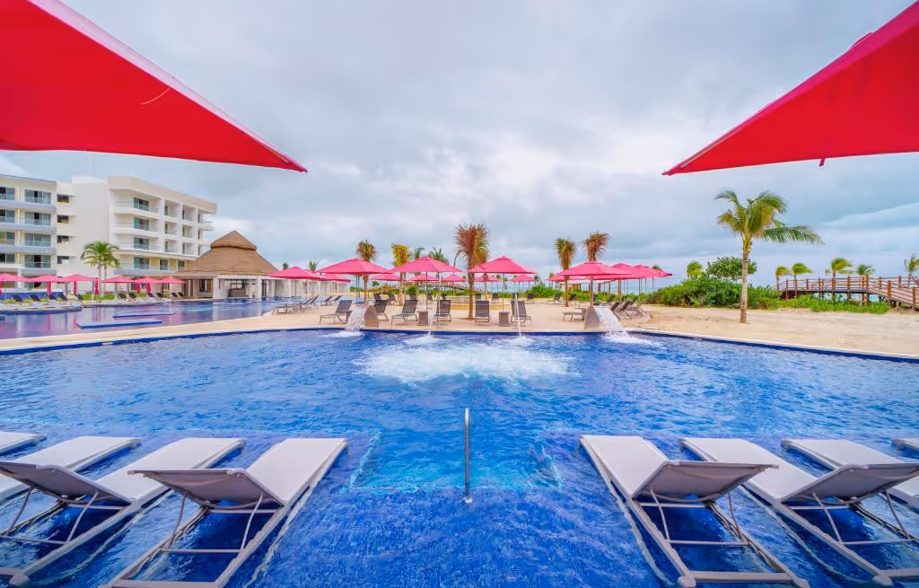 Planet-Hollywood-Cancun-by-Royalton,-An-Autograph-Collection-All-Inclusive-Resort-Mexico-4-Costa-Mujeres-property2.jpg