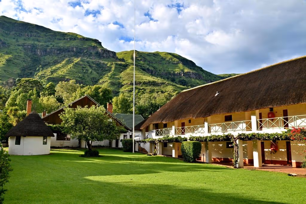 Champagne-Castle-Hotel-South-Africa-1-Winterton-property1.jpg