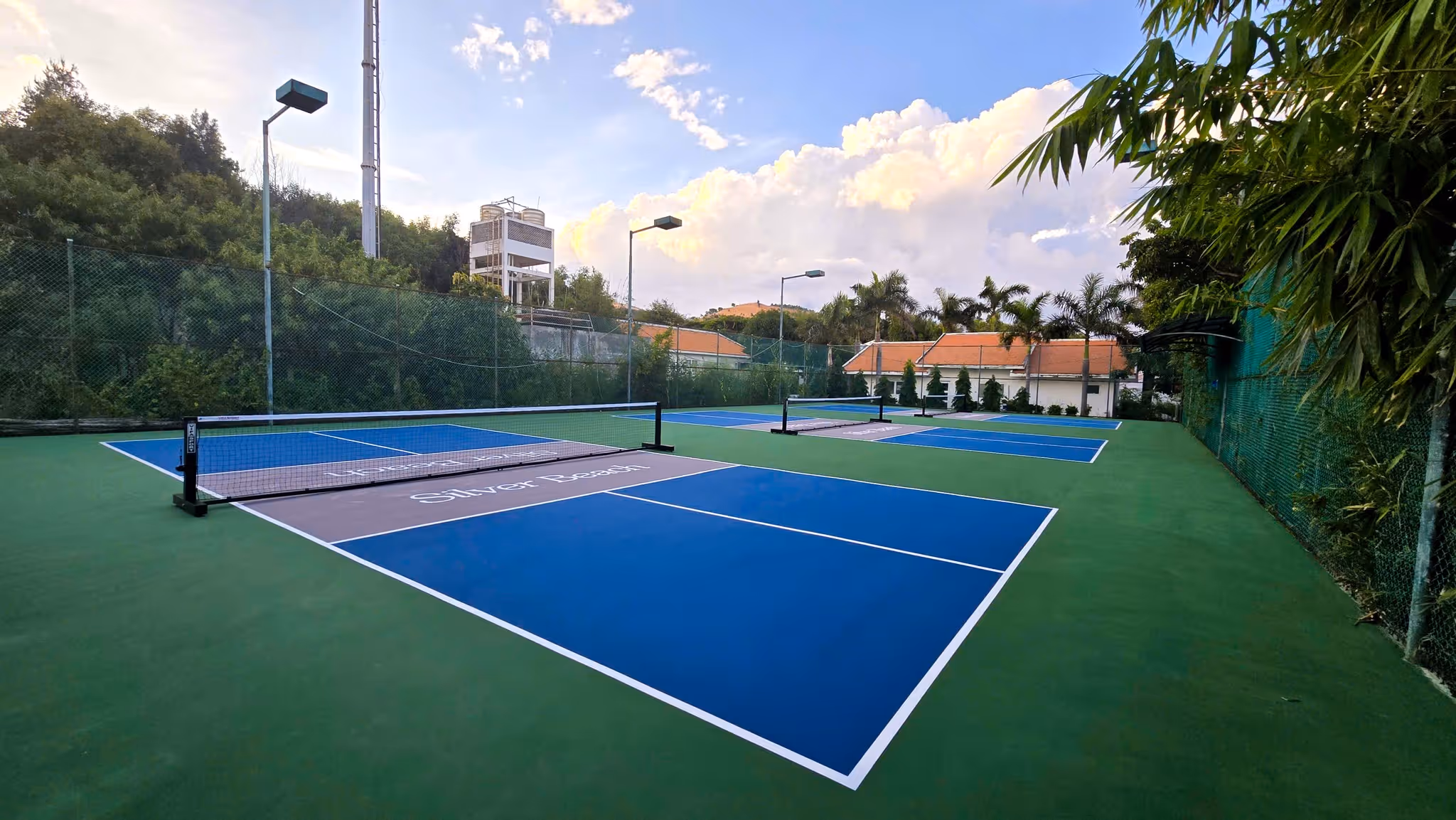 Silver-Beach-Resort-Ke-Ga-Vietnam-3-Ham-Thuan-Nam-court1.jpg