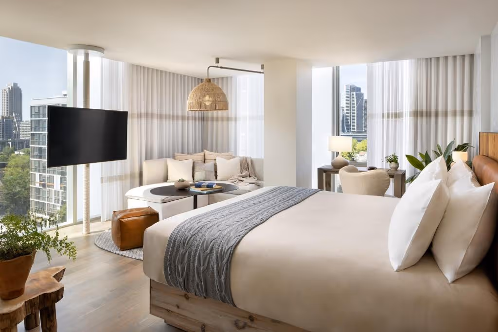 1-Hotel-Toronto-Canada-2-Toronto-property2.jpg